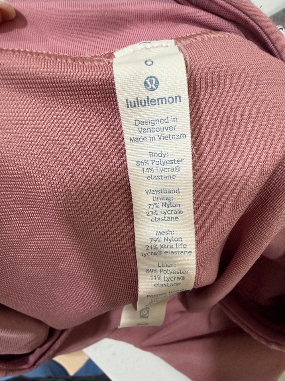 Lululemon shorts size 6. Great condition - Picture 6 of 6